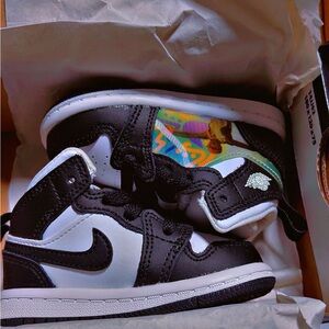 Nike Kids Black and White Sneakers with Colorful Accent